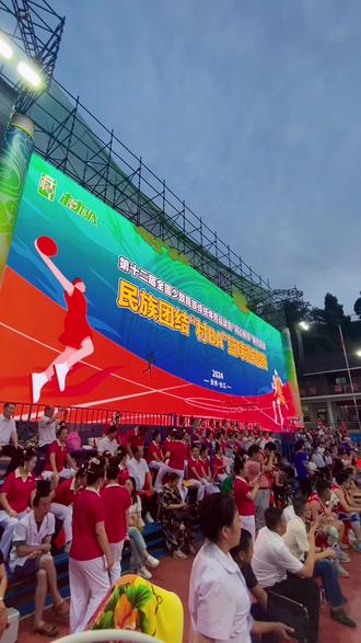 关于贵州队在比赛中表现出色，赢得观众喝彩的信息